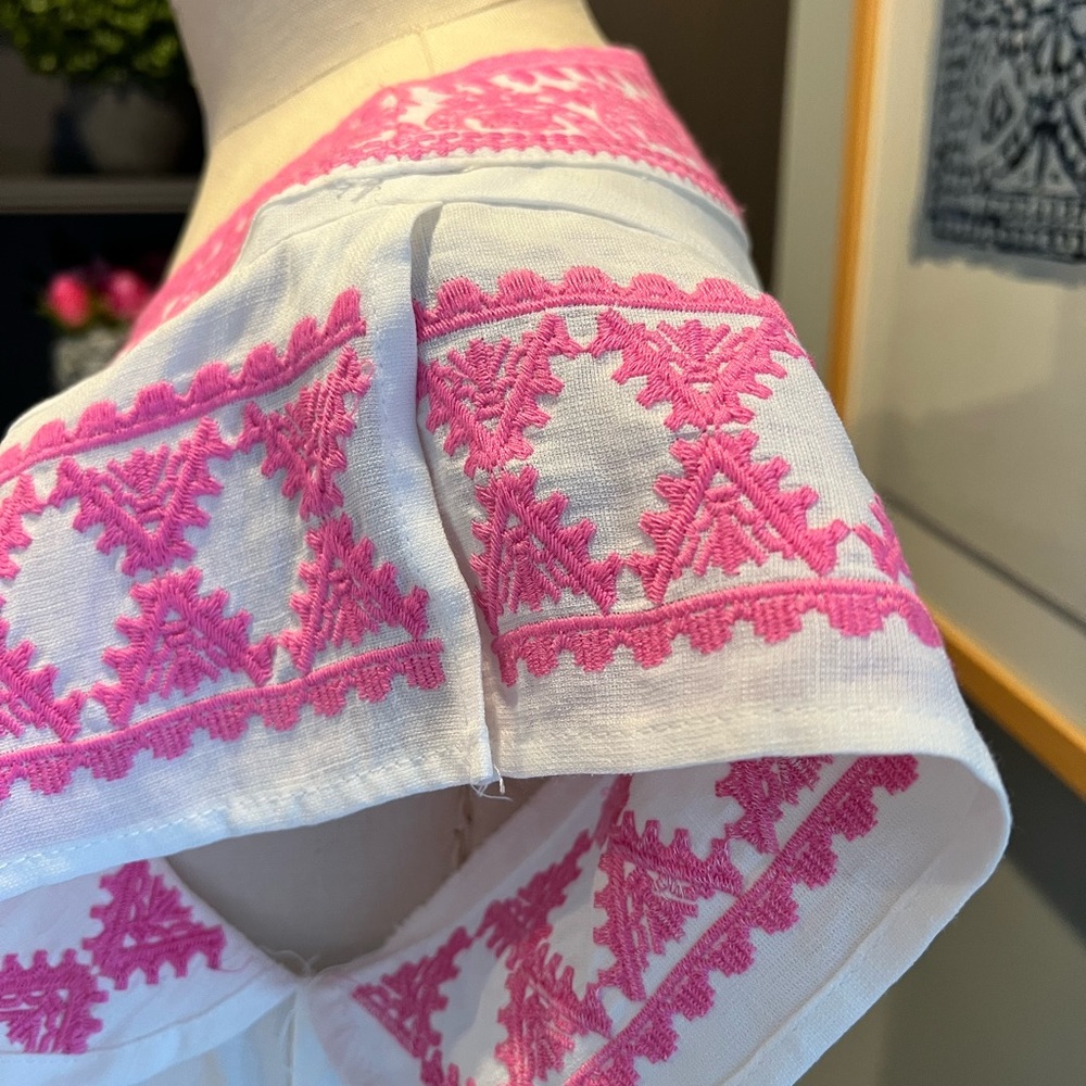 THML White and Pink Embroidered Top XS
HOST PICK 🌸 - Picture 5 of 8